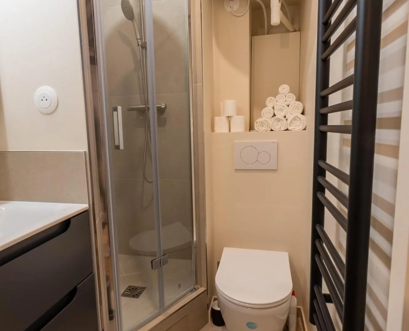 Apartment Charmant Studio Refait A Neuf Marais Paris